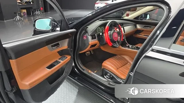 Jaguar XF (X260) 2019 Черный из Кореи, фото 2