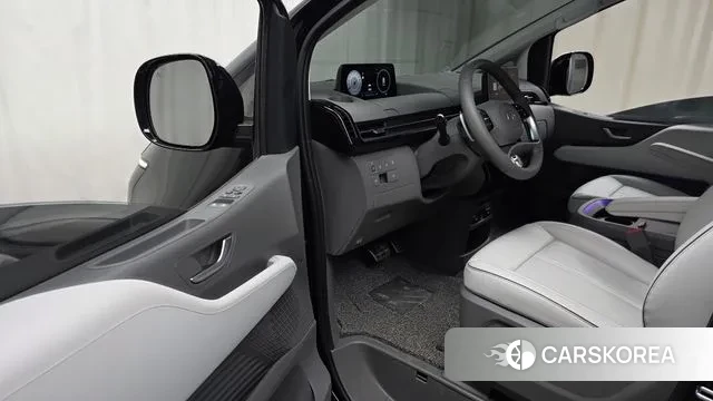 Hyundai Staria 2025 Черный из Кореи, фото 2