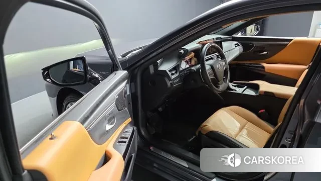 Lexus ES300h 7th generation 2023 Серый из Кореи, фото 2