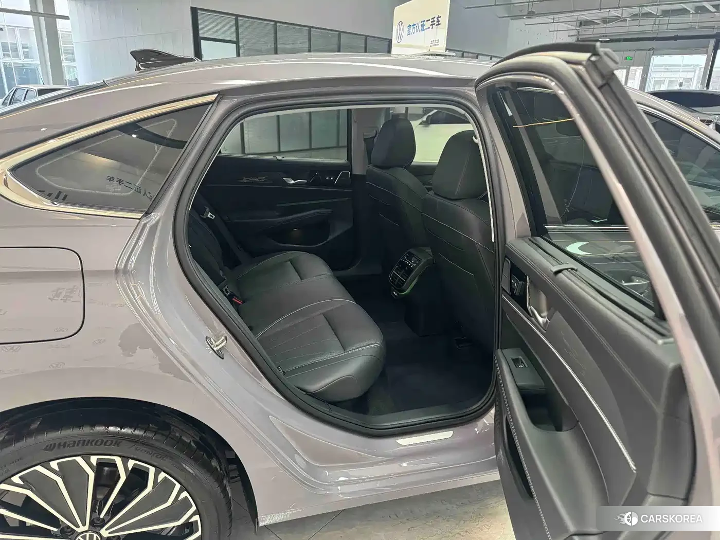 Volkswagen Passat 2024 Silver/gray из Китая, фото 2