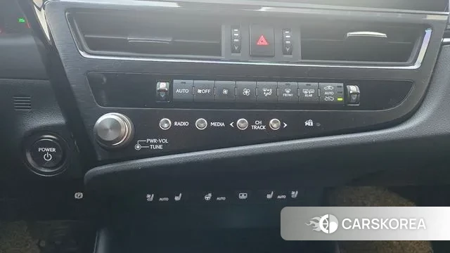 Lexus ES300h 7th generation 2023 Серый из Кореи, фото 2