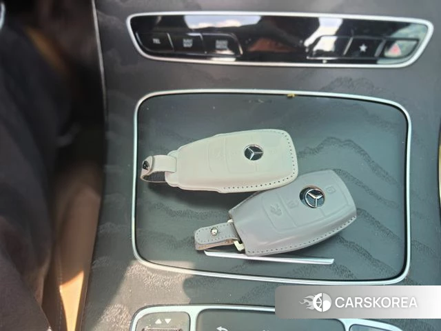Mercedes-Benz E-Class W213 2023 Белый из Кореи, фото 2