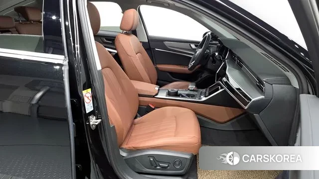 Audi A6 (C8) 2023 Черный из Кореи, фото 2