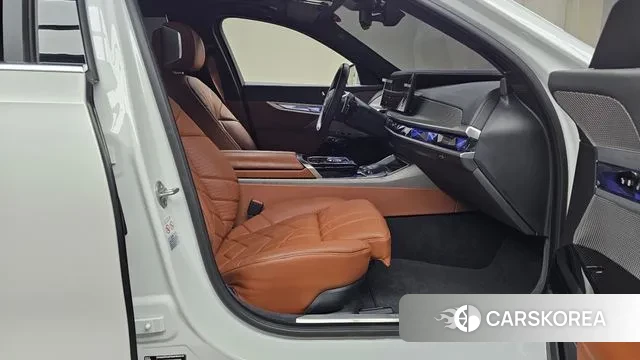 BMW 7 Series (G70) 2023 Белый из Кореи, фото 2