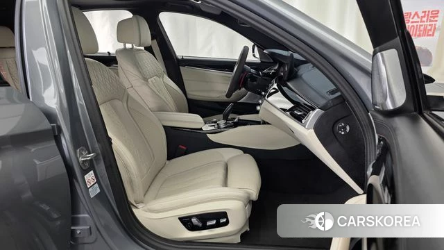 BMW 5 Series (G30) 2022 Серебристо-серый из Кореи, фото 2