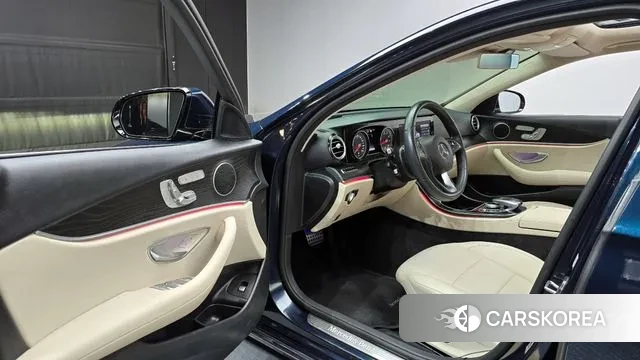 Mercedes-Benz E-Class W213 2018 Синий из Кореи, фото 2