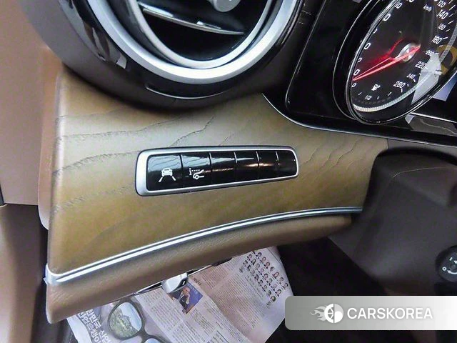 Mercedes-Benz E-Class W213 2018 Белый из Кореи, фото 2
