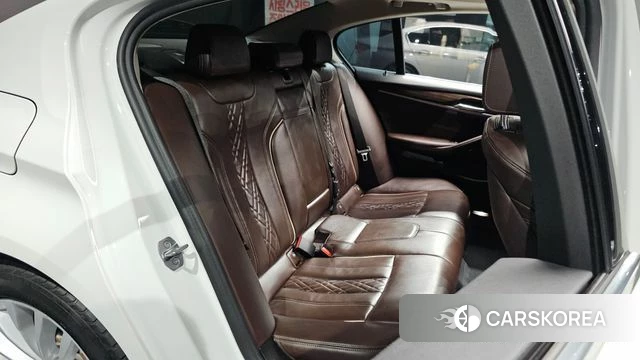 BMW 5 Series (G30) 2019 Белый из Кореи, фото 2