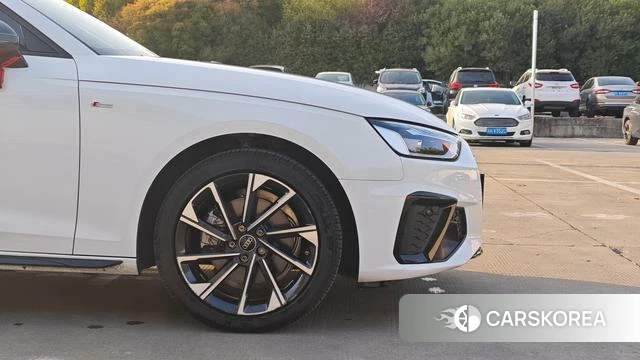 Audi A4L 2023 Белый из Китая, фото 2