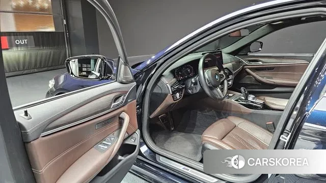 BMW 5 Series (G30) 2020 Черный из Кореи, фото 2