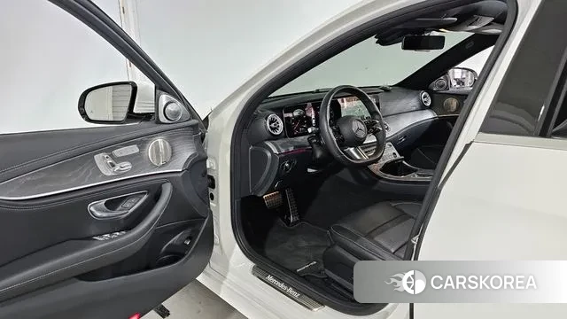 Mercedes-Benz E-Class W213 2022 Белый из Кореи, фото 2