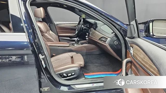 BMW 5 Series (G30) 2018 Черный из Кореи, фото 2