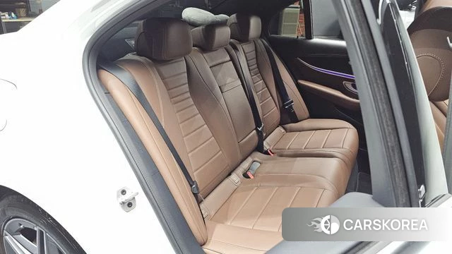 Mercedes-Benz E-Class W213 2023 Белый из Кореи, фото 2