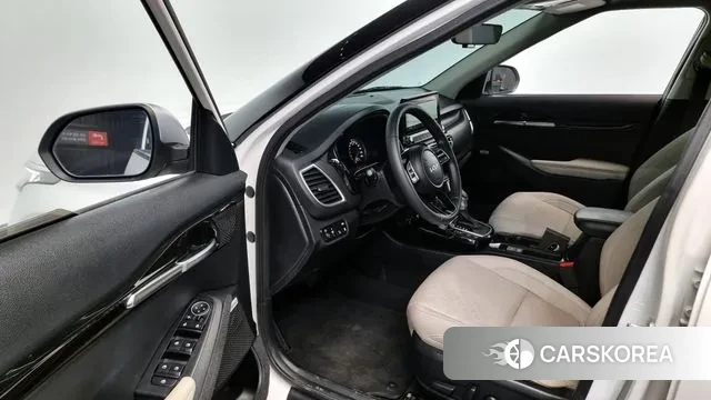 Kia Seltos 2022 Белый из Кореи, фото 2