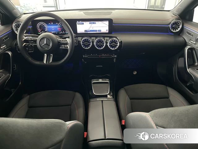 Mercedes-Benz Class A 2025 Белый из Китая, фото 2