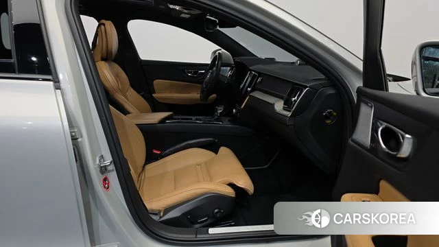 Volvo V60 Cross-Country 2nd Generation 2019 Серебристо-серый из Кореи, фото 2