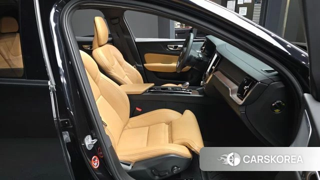 Volvo S60 3rd generation 2024 Черный из Кореи, фото 2