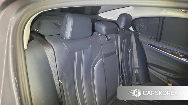BMW 5 Series (G30) 2023 Серебристо-серый из Кореи, фото 2