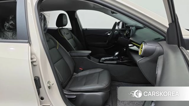 Chevrolet (GM Daewoo) Trax Crossover 2025 Жемчужный цвет из Кореи, фото 2
