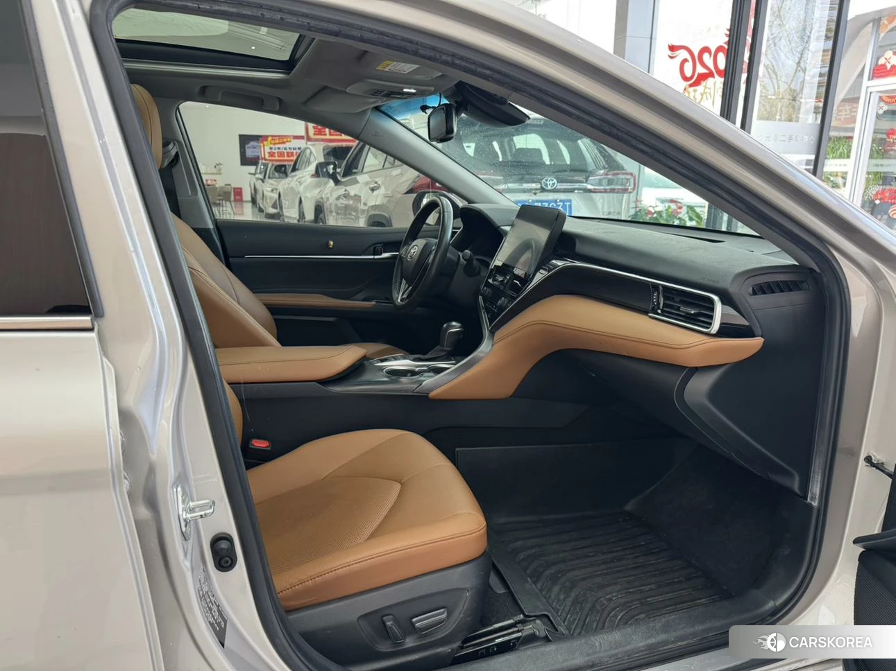 Toyota Camry 2021 Серебристо-серый из Китая, фото 2