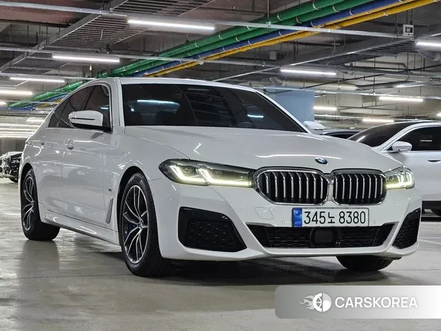 BMW 5 Series (G30) 2023 Белый из Кореи, фото 2
