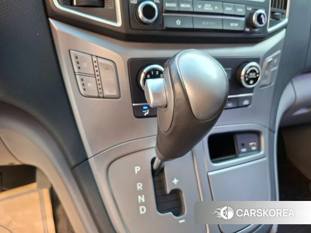Hyundai The New Grand Starex 2018 Серебристо-серый из Кореи, фото 2