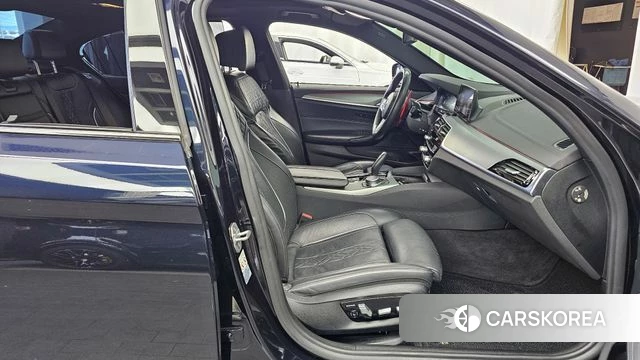 BMW 5 Series (G30) 2019 Черный из Кореи, фото 2
