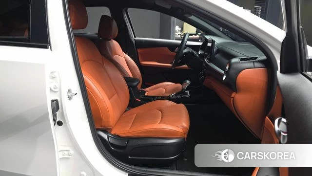 Kia The New K3 2nd generation 2021 Белый из Кореи, фото 2