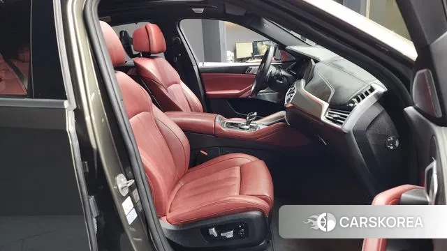 BMW X6 (G06) 2021 Песочный из Кореи, фото 2