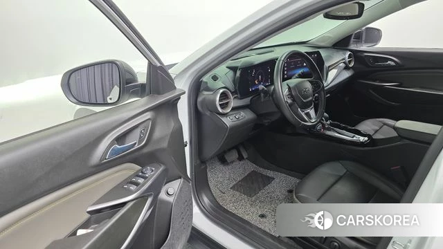 Chevrolet (GM Daewoo) Trax Crossover 2023 Белый из Кореи, фото 2