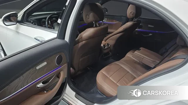 Mercedes-Benz E-Class W213 2023 Белый из Кореи, фото 2