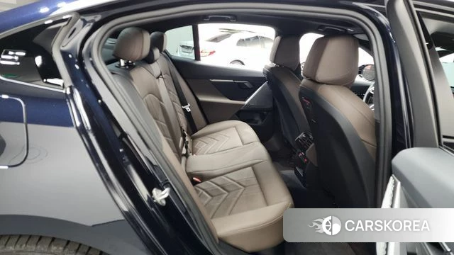 BMW 5 Series (G60) 2023 Черный из Кореи, фото 2