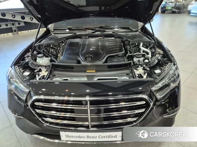 Mercedes-Benz E-Class W214 2025 Черный из Кореи, фото 2