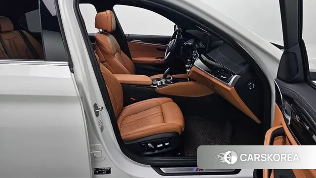 BMW 5 Series (G30) 2022 Черный из Кореи, фото 2