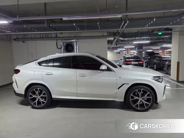 BMW X6 (G06) 2023 Белый из Кореи, фото 2