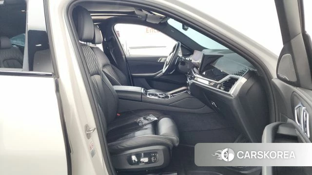 BMW X6 (G06) 2023 Белый из Кореи, фото 2