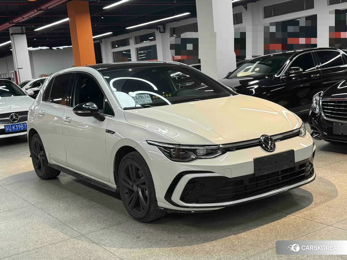 Volkswagen Golf 2023 Белый из Китая, фото 2