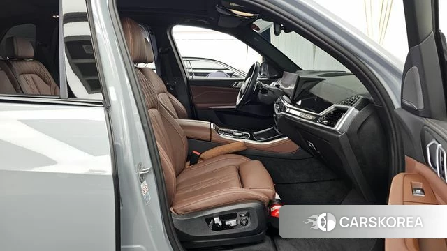 BMW X5 (G05) 2023 Серебристо-серый из Кореи, фото 2