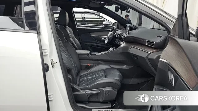 Peugeot 5008 second generation 2021 Белый из Кореи, фото 2