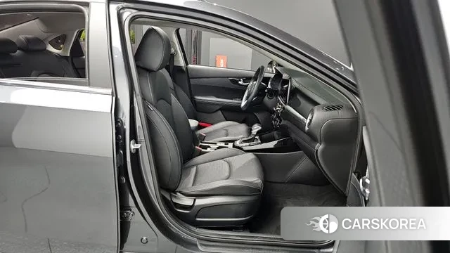 Kia The New K3 2nd generation 2022 Серый из Кореи, фото 2