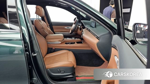 Genesis GV70 2022 Темно-зеленый из Кореи, фото 2