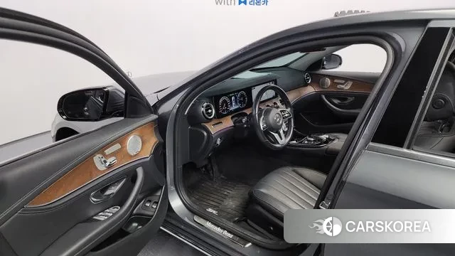 Mercedes-Benz E-Class W213 2020 Серебристо-серый из Кореи, фото 2