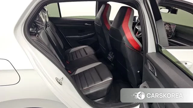 Volkswagen Golf 8th Generation 2025 Белый из Кореи, фото 2