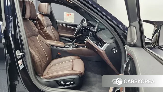 BMW 5 Series (G30) 2023 Черный из Кореи, фото 2