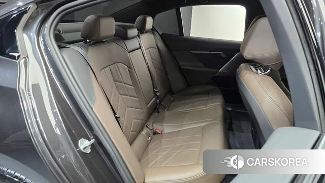 BMW 5 Series (G60) 2023 Серый из Кореи, фото 2