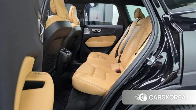 Volvo XC60 second Generation 2023 Черный из Кореи, фото 2