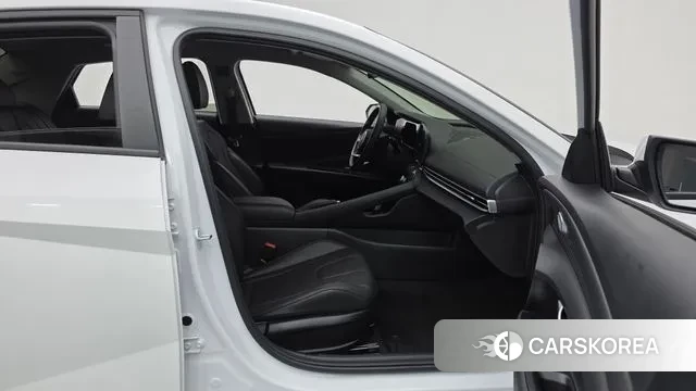 Hyundai The New Avante (CN7) 2024 Белый из Кореи, фото 2