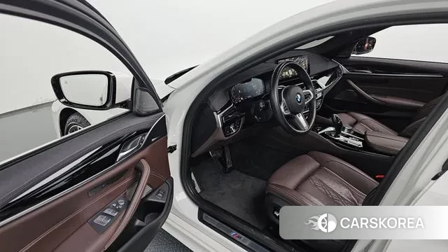 BMW 5 Series (G30) 2021 Белый из Кореи, фото 2