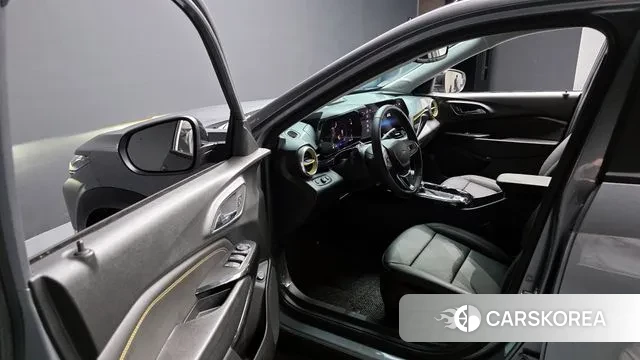 Chevrolet (GM Daewoo) Trax Crossover 2024 Серебристо-серый из Кореи, фото 2