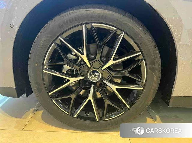 BYD Han DM 2026 Серебристо-серый из Китая, фото 2